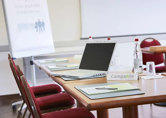 ホテル Kyriad ル・ブラン・メニル