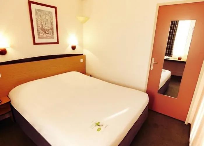 ホテル Kyriad ル・ブラン・メニル