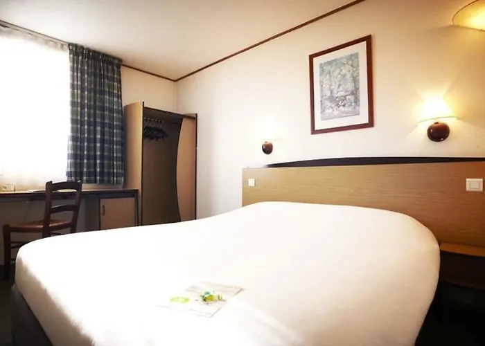 Kyriad ホテル ル・ブラン・メニル