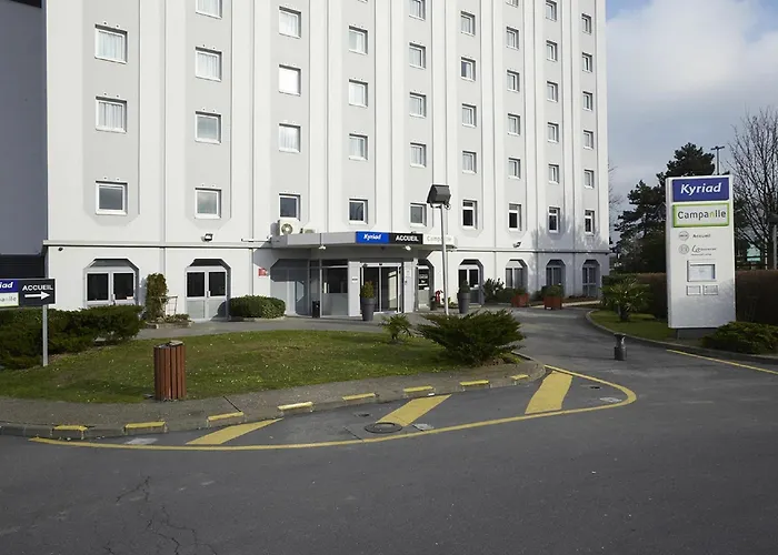 ホテル Kyriad ル・ブラン・メニル